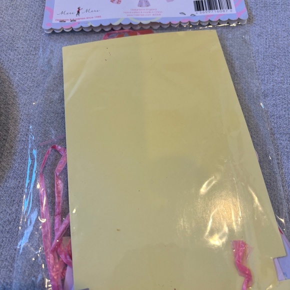 Meri Meri "Calling All Princesses" Cupcakes, Plates, Garland and Invitations - Picture 8 of 10